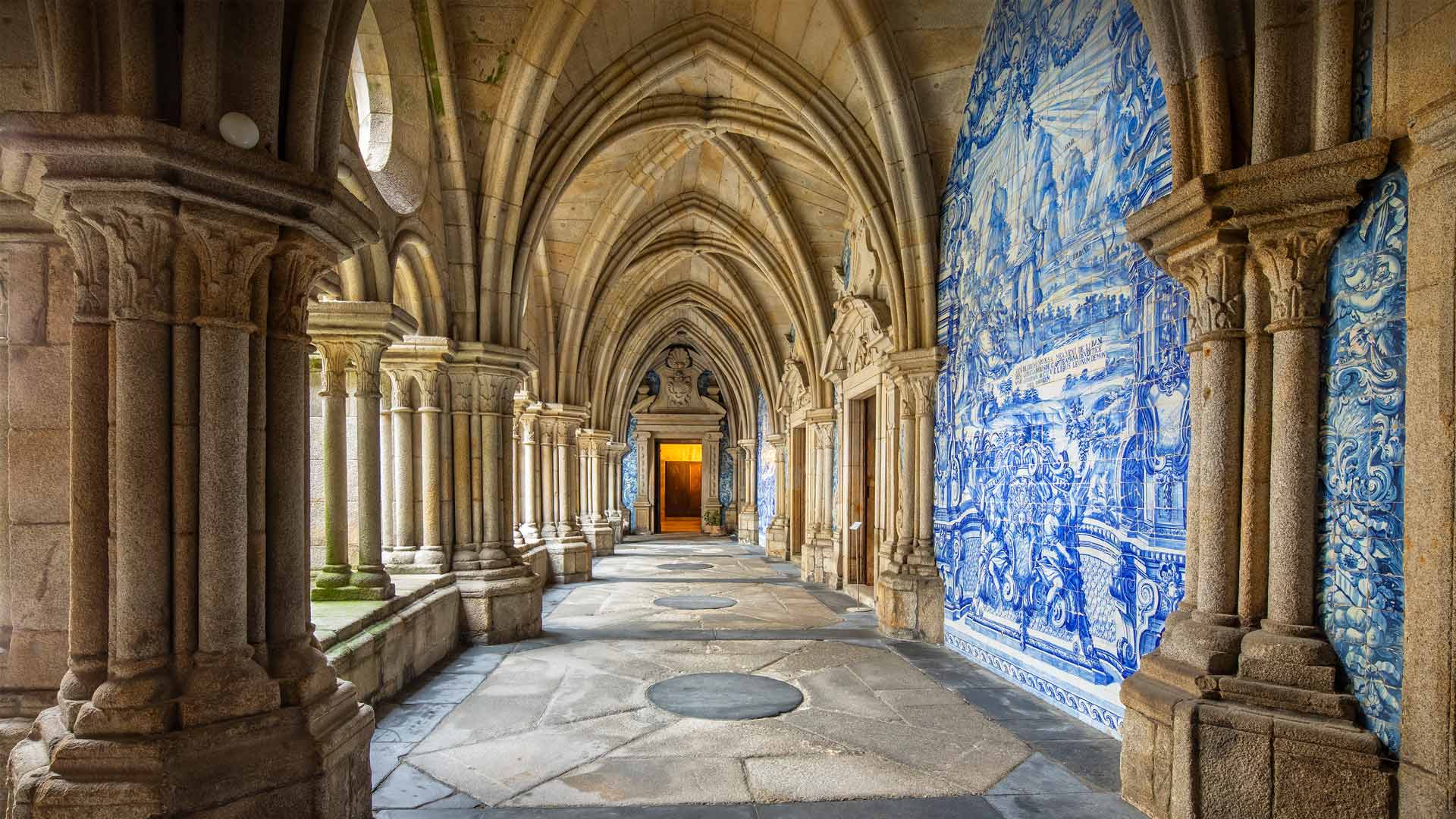 波尔图大教堂, 葡萄牙 (© Reinhard Schmid/Huber/eStock Photo)